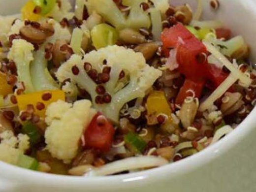 Salada de Quinoa Vermelha, Cevadinha & Couve-flor