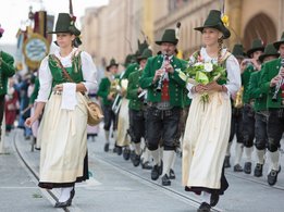 [Translate to Brasil - Portuguese:] Traditional Costume and Riflemens parade through Munich