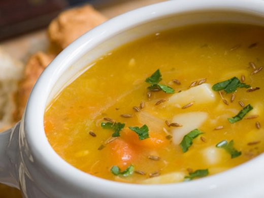 Canja Vegetariana com Cúrcuma