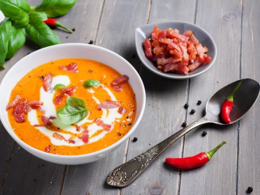 Sopa de Pimentão Vermelho com Sementes de Girassol
